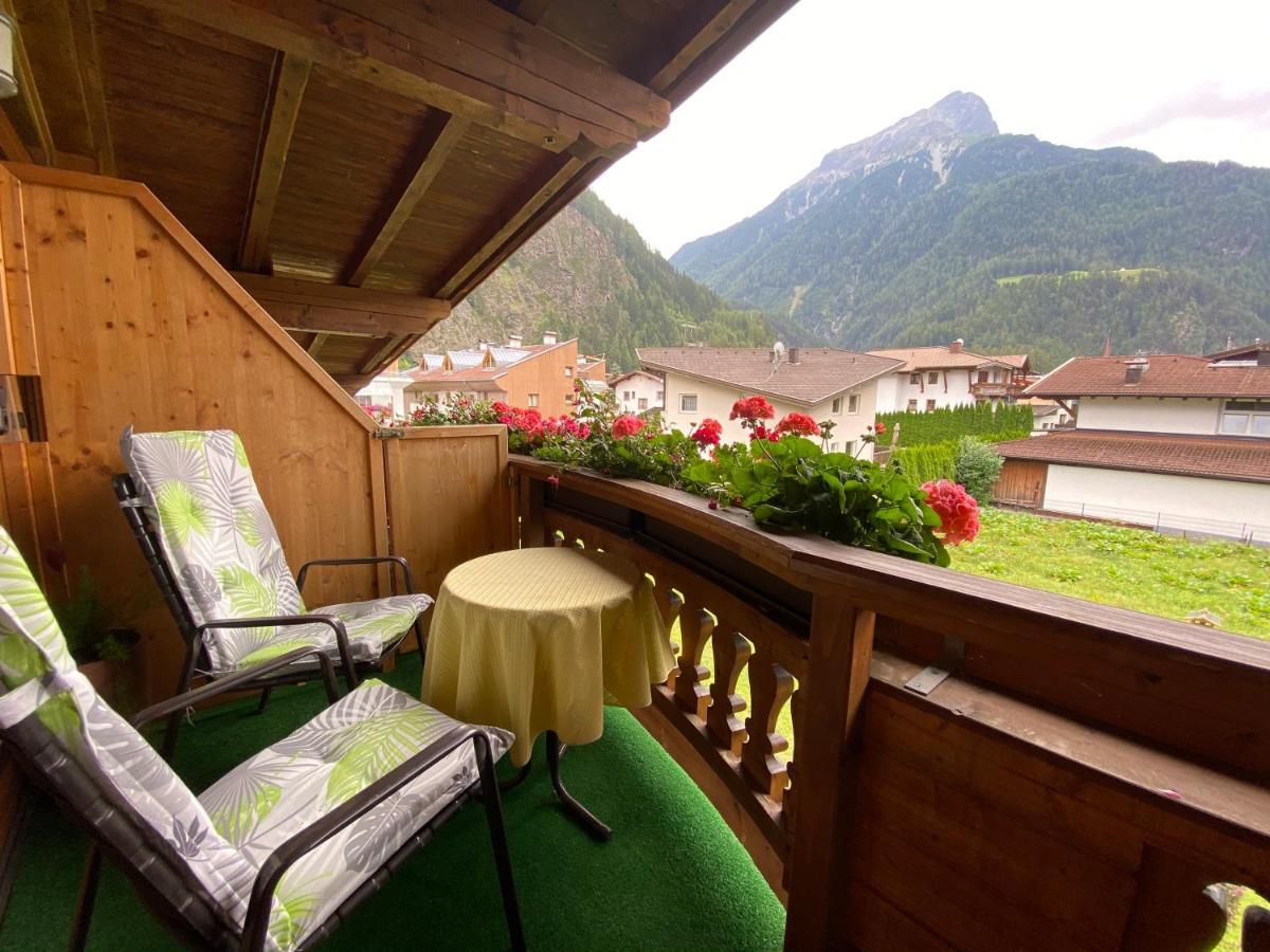 Gaestehaus Waltraud Langenfeld Exterior photo