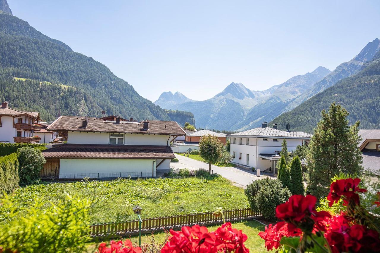 Gaestehaus Waltraud Langenfeld Exterior photo