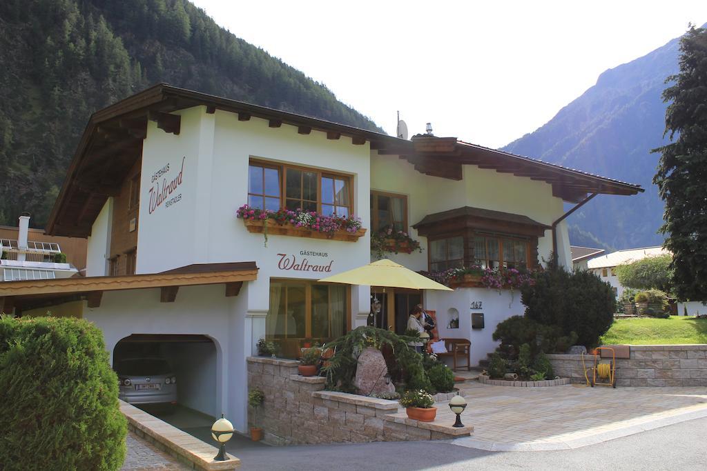 Gaestehaus Waltraud Langenfeld Exterior photo