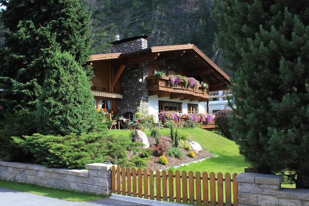 Gaestehaus Waltraud Langenfeld Exterior photo